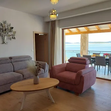 Tatil Evi Dalmatinische Steinvilla Mit Schwimmbad *